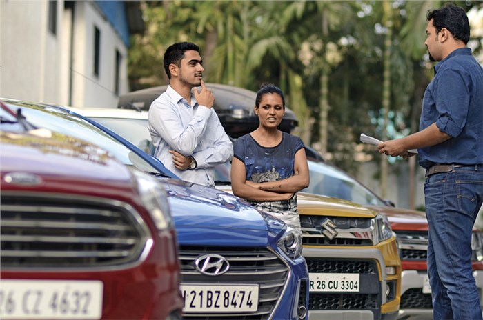 
Used car buying process: Photo showing multiple cars with license plates, indicating potential used car purchase opportunities